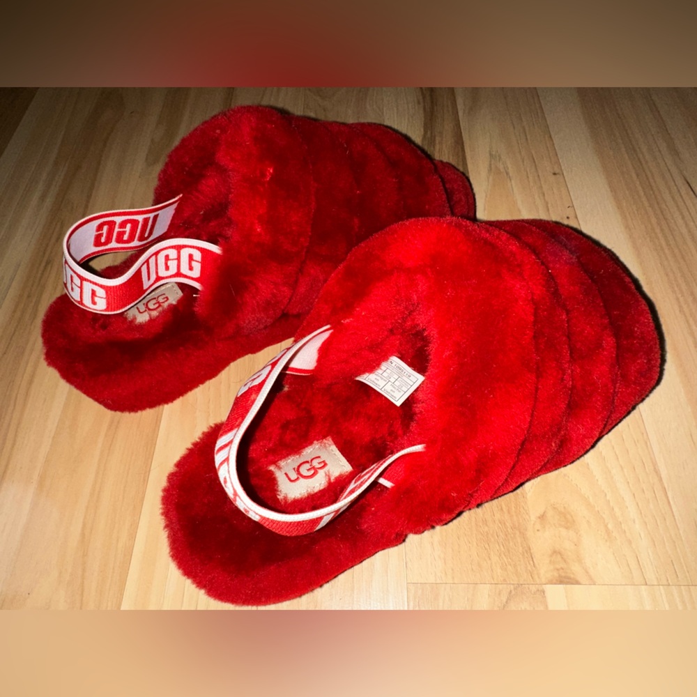 UGG fluffy sandal